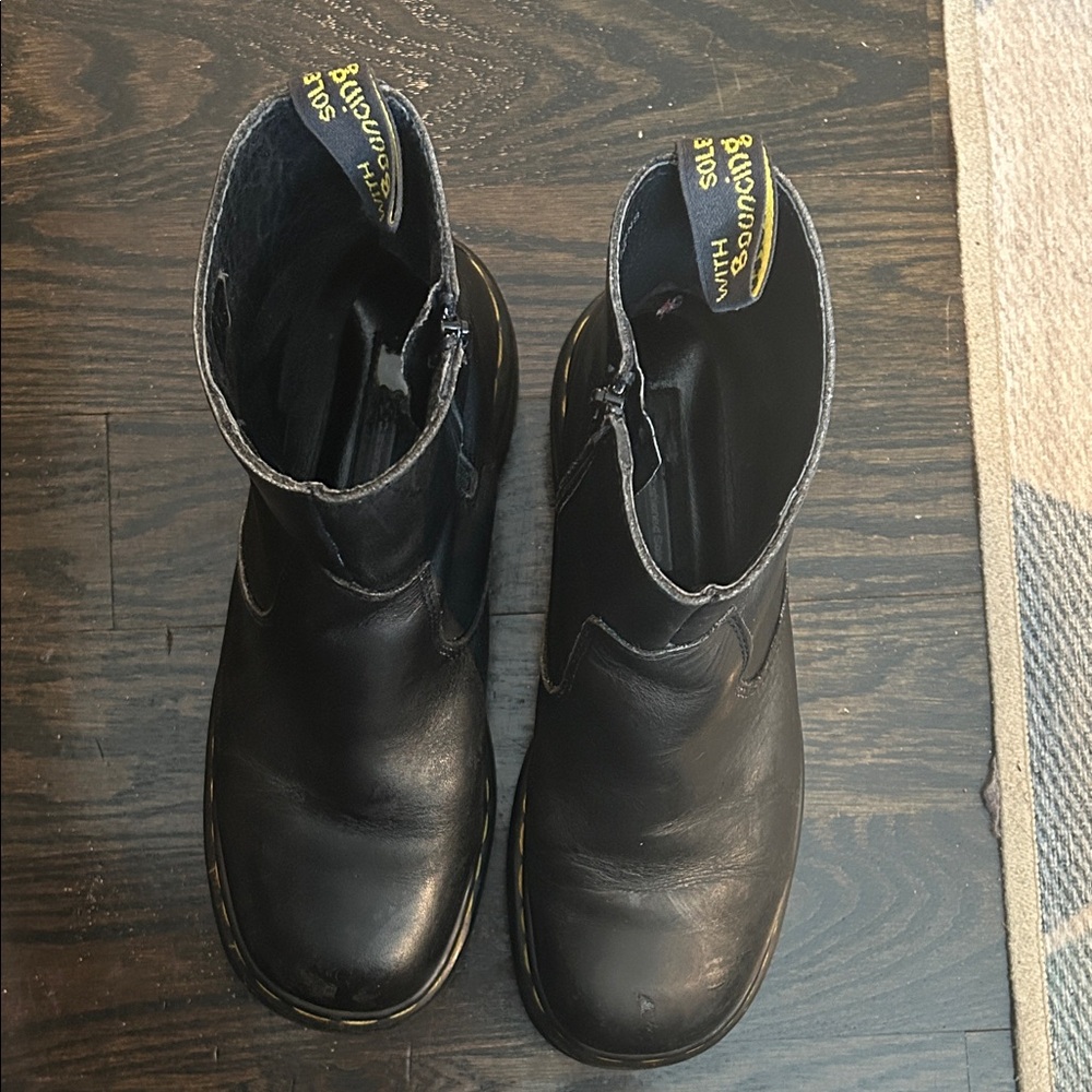 Dr. Martens Doc Martens Vintage Y2K Black Leather Boots Size 7 Men, 9 Women